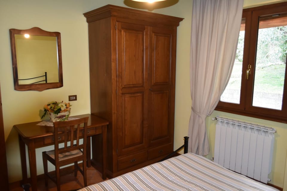 LAGO DI BOLSENA Agriturismo Le Ginestre Farm Stay in Lazio