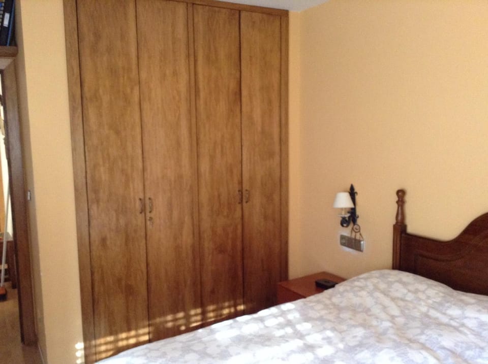 Day, Bedroom