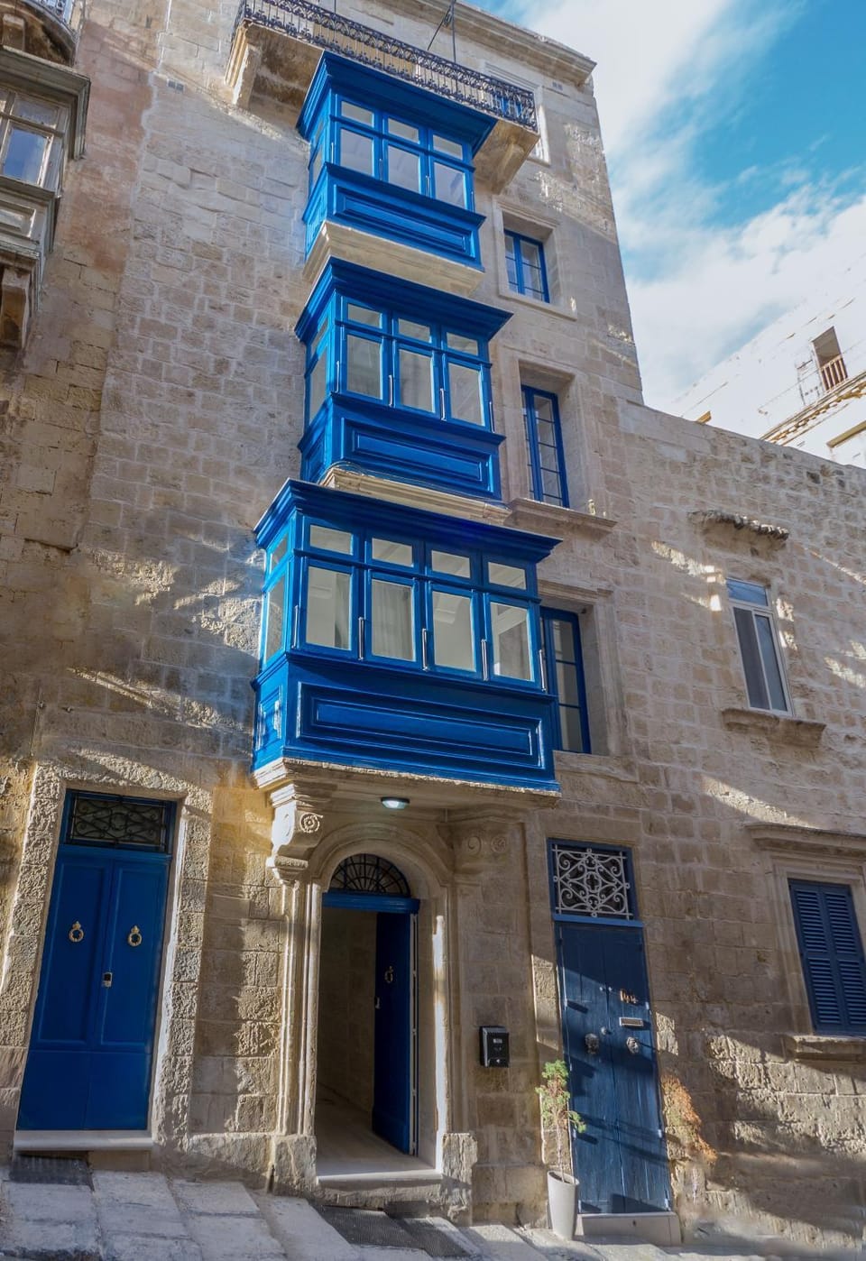 Facade/entrance
