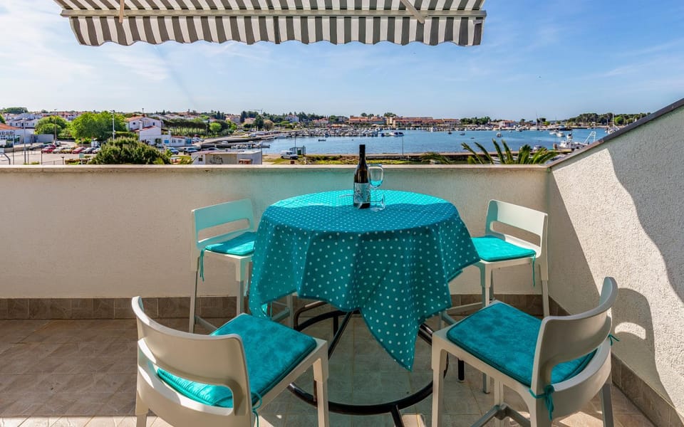 Balcony/Terrace, Seating area, City view, Sea view