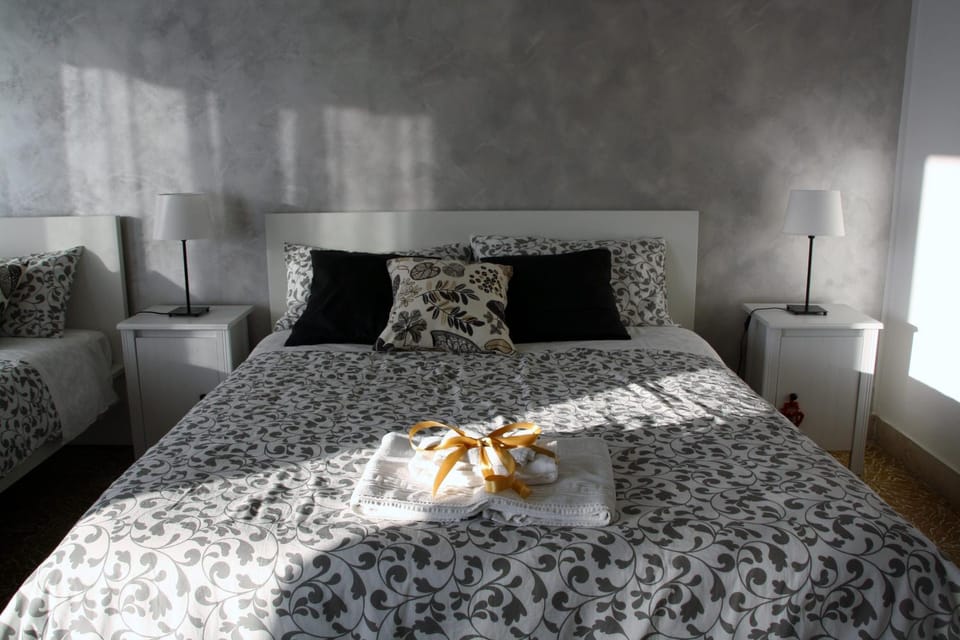 Bed, Bathroom, Balcony/Terrace, Bedroom, City view, Sea view, Street view, Family