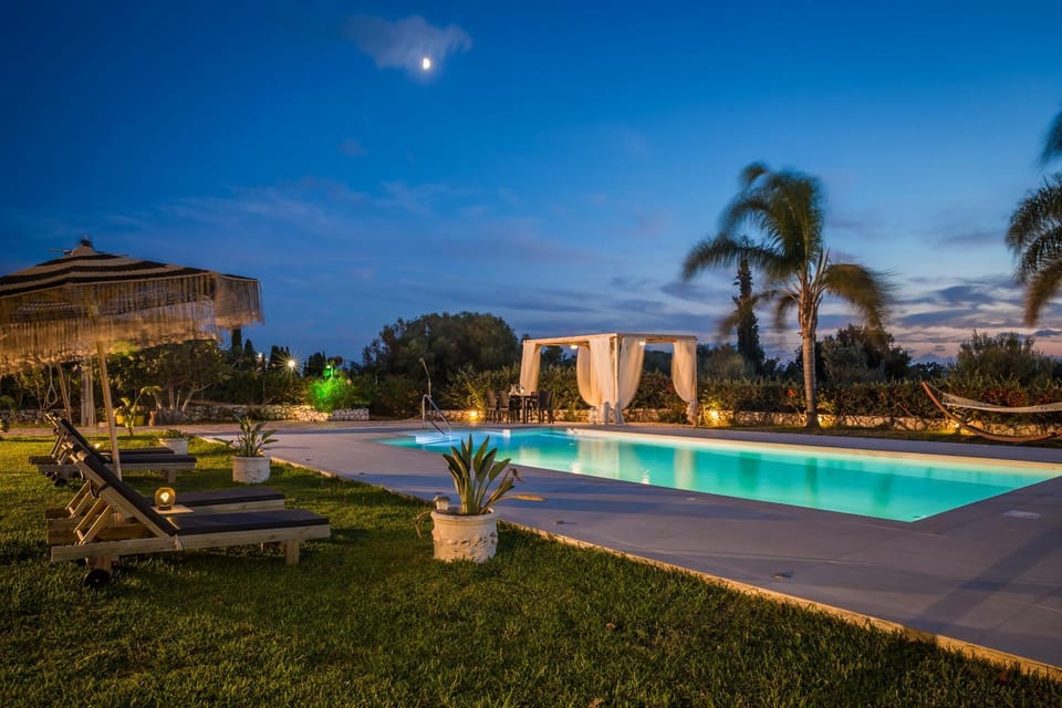 Night, Swimming pool, sunbed