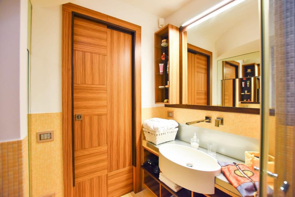 Bathroom, towels