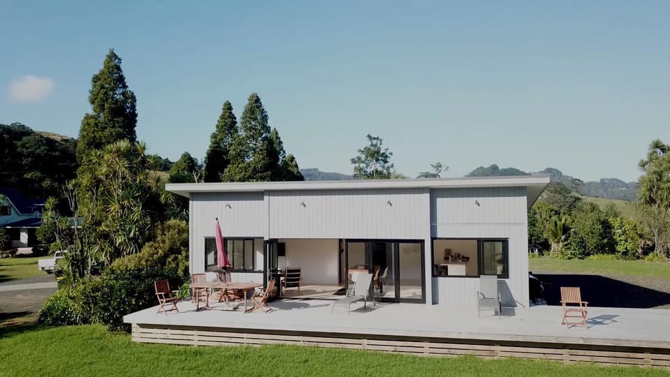Ocean Cliff Court House in Auckland Region