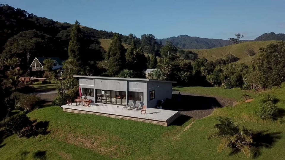 Ocean Cliff Court House in Auckland Region