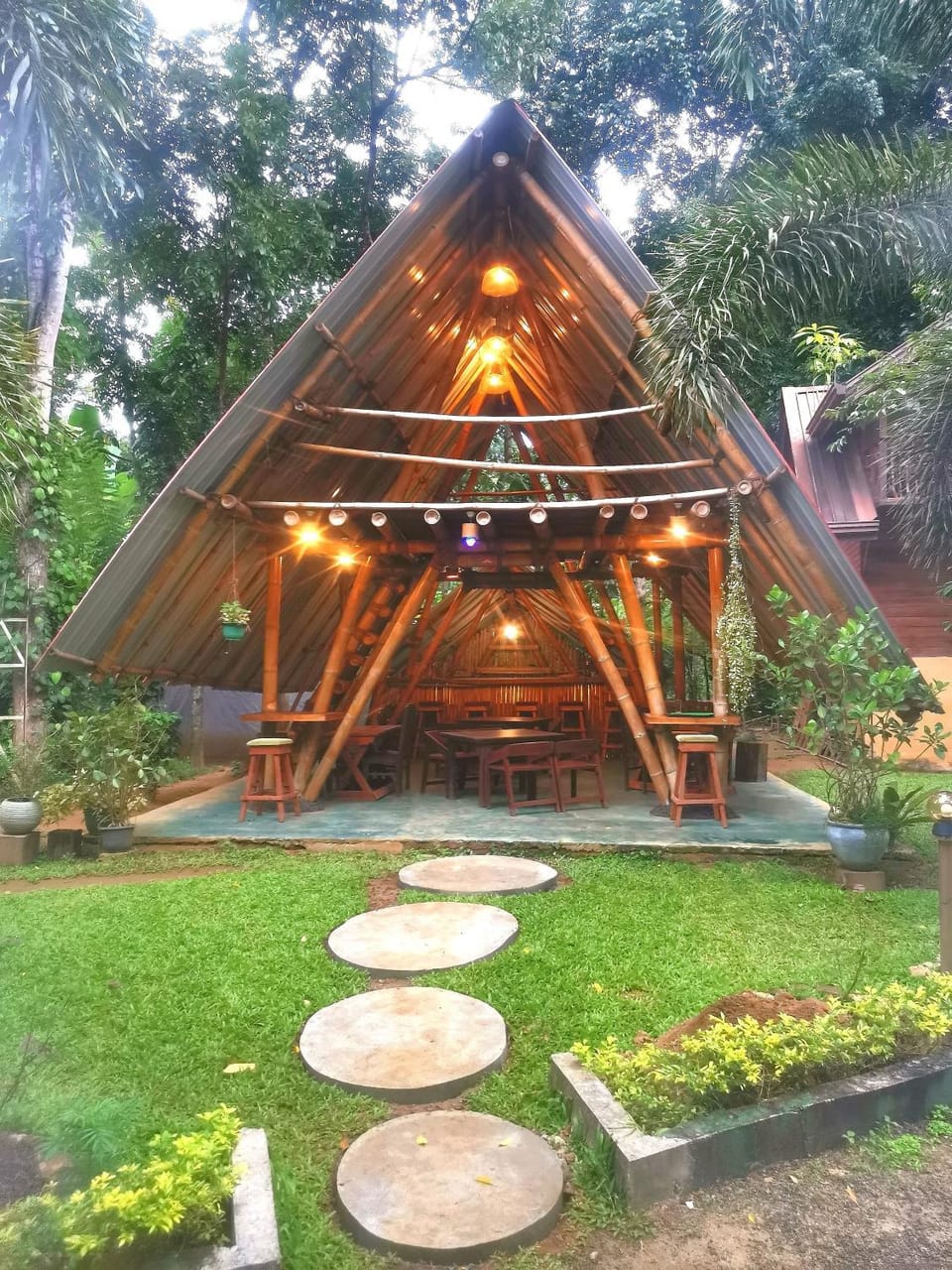 Property building, Restaurant/places to eat, Breakfast