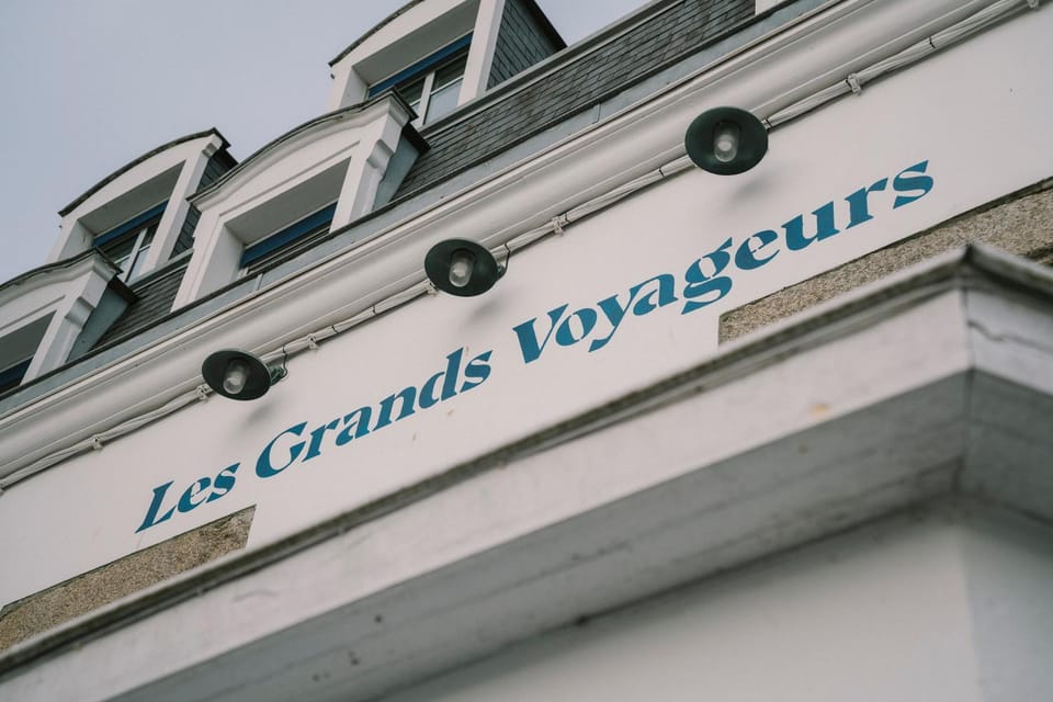 Property building, Restaurant/places to eat, Breakfast