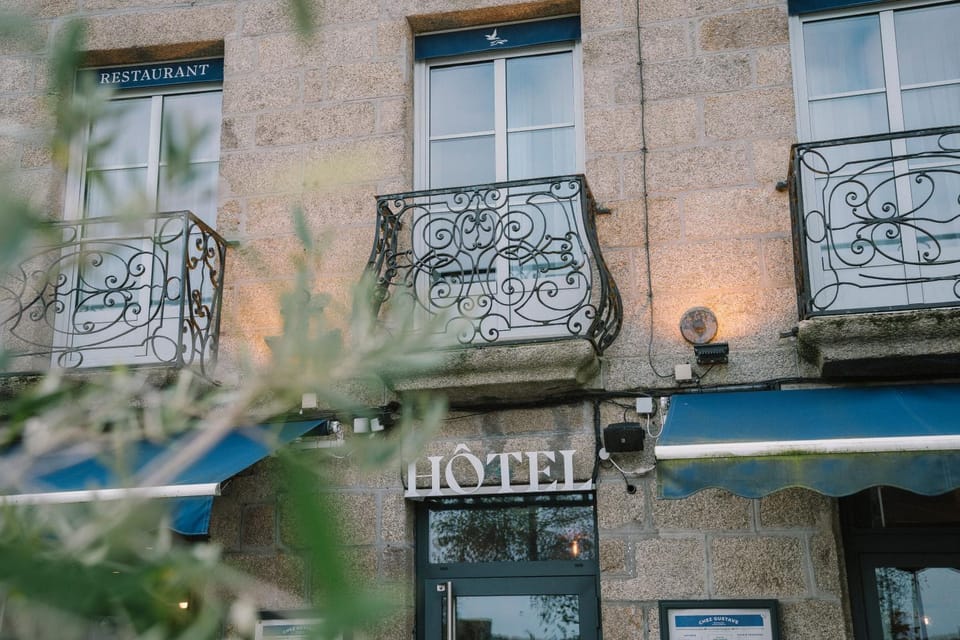 Property building, Restaurant/places to eat, Breakfast