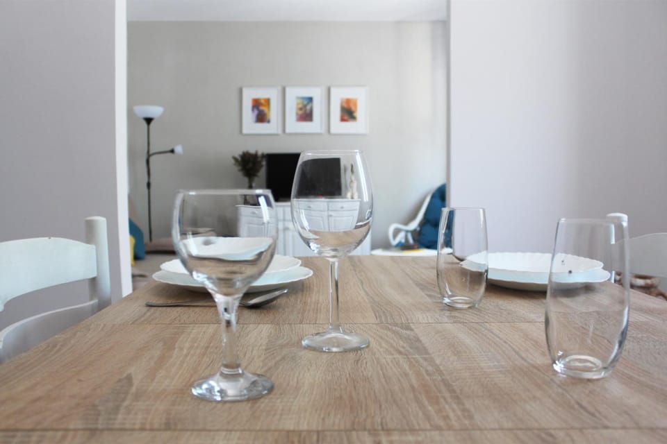 Living room, Decorative detail, Dining area, Garden view