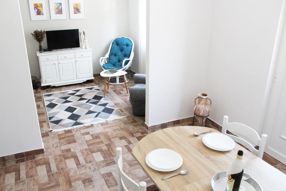 Living room, Photo of the whole room, Dining area