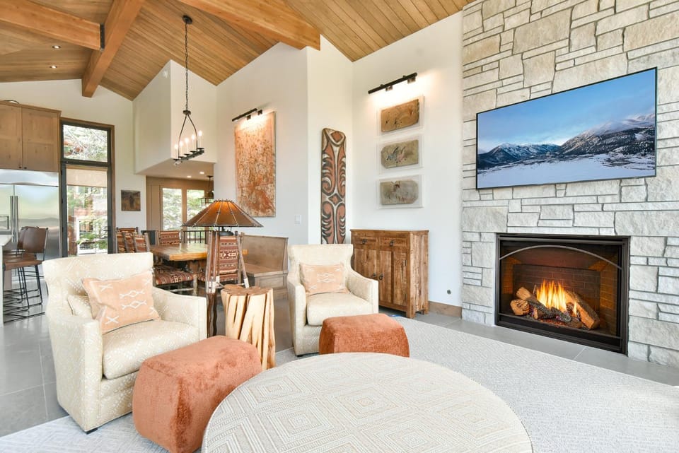 Lonestar Lodge: Sweeping Mountain Views, Hot Tub Patio House in Breckenridge