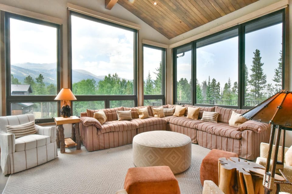 Lonestar Lodge: Sweeping Mountain Views, Hot Tub Patio House in Breckenridge