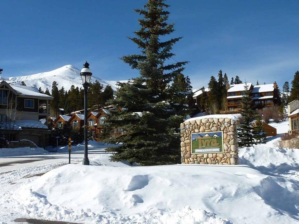 Tyra Chalet Condo: Ski-In/Ski-Out Apartment in Breckenridge