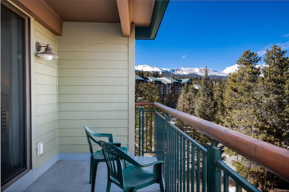 Trails End Easy Rest Condo: Ski In/Out, Stroll To Main Street Apartment in Breckenridge