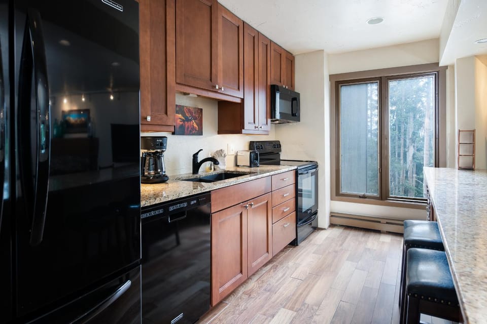 Gold Camp Stamp Mill Condo: On Shuttle Route Apartment in Breckenridge