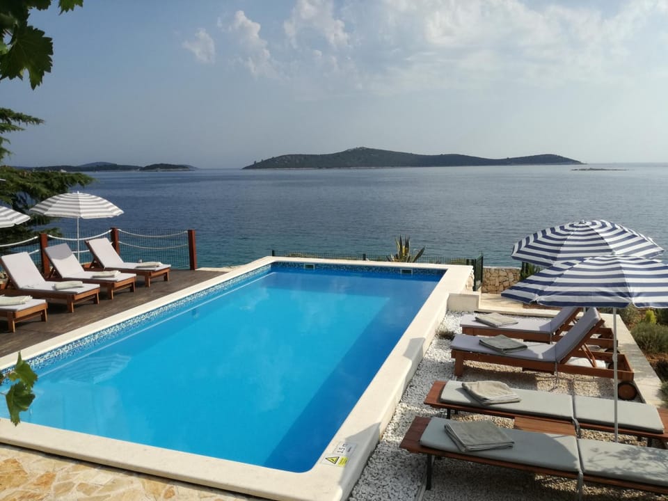 Day, Natural landscape, Mountain view, Pool view, Sea view, Swimming pool, sunbed