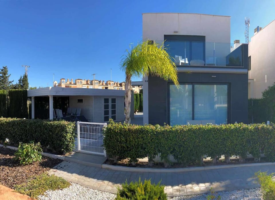 Property building, Facade/entrance, Off site