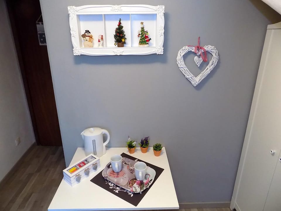 Coffee/tea facilities, Decorative detail