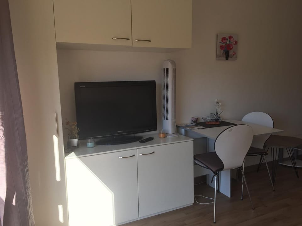 TV and multimedia, Dining area