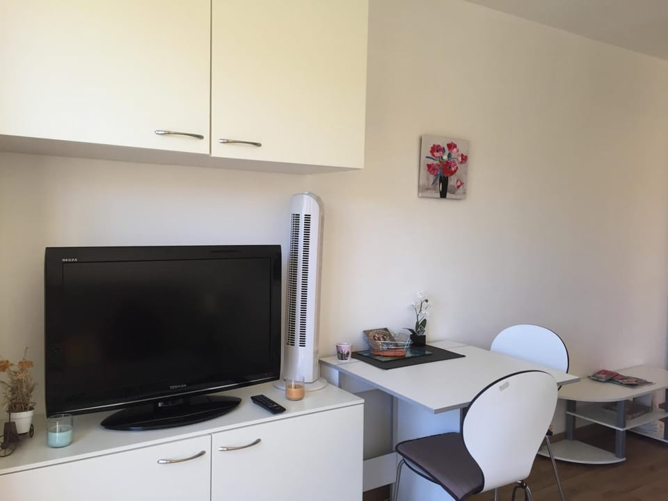 TV and multimedia, Dining area