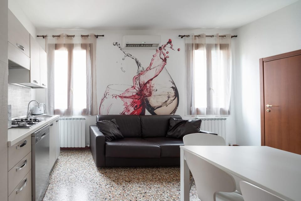 Kitchen or kitchenette, Living room