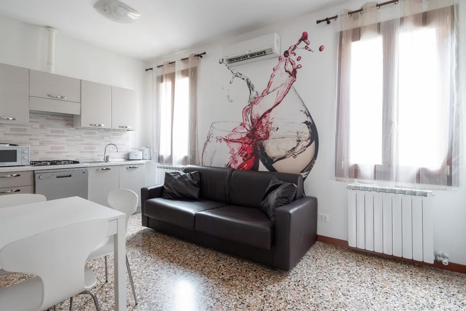 Kitchen or kitchenette, Living room