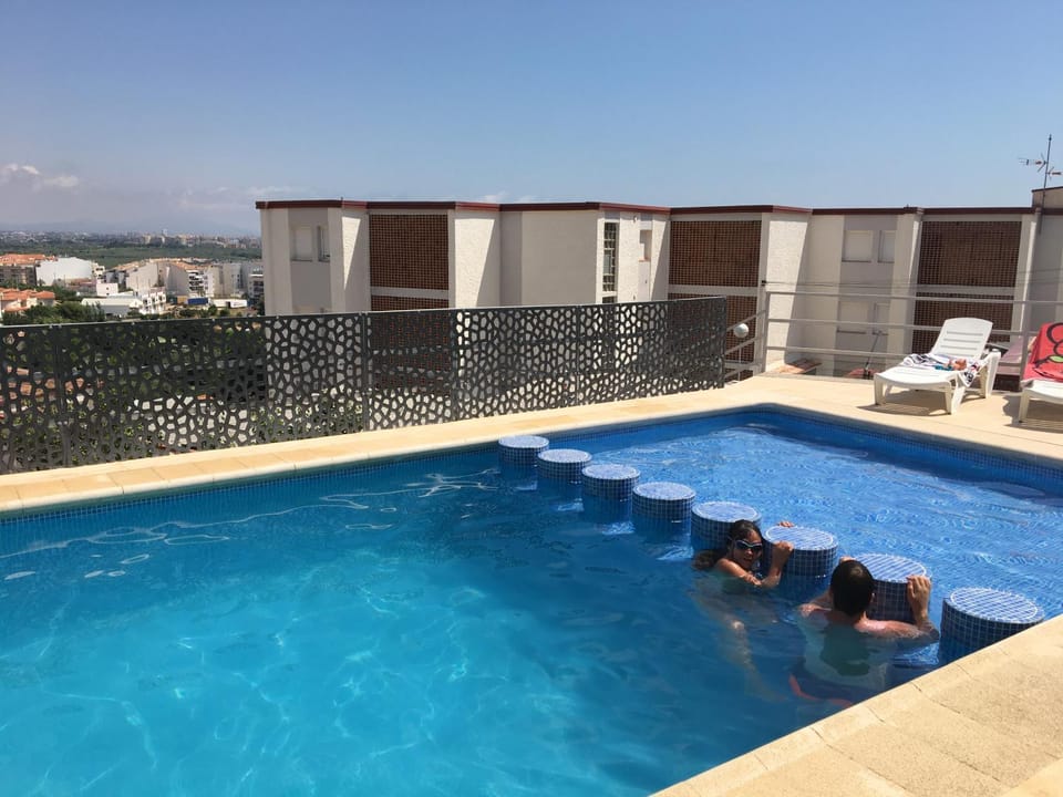 Swimming pool, Family