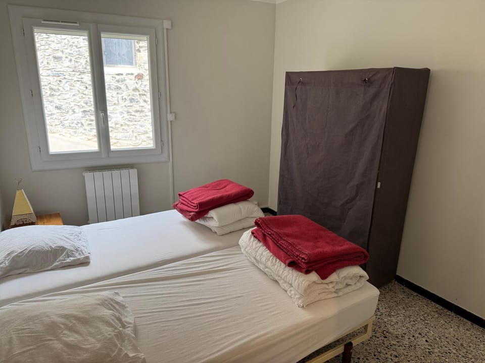 Mairie de VIRA House in Occitanie