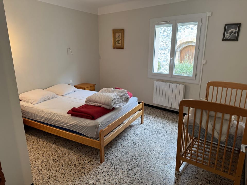 Mairie de VIRA House in Occitanie