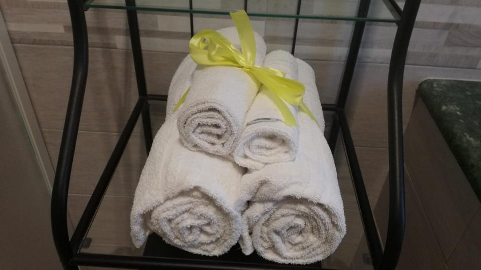Bathroom, towels