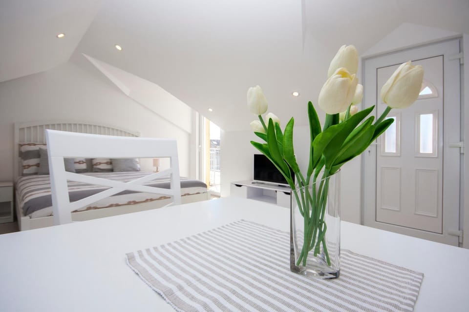 Decorative detail, Dining area, Bedroom