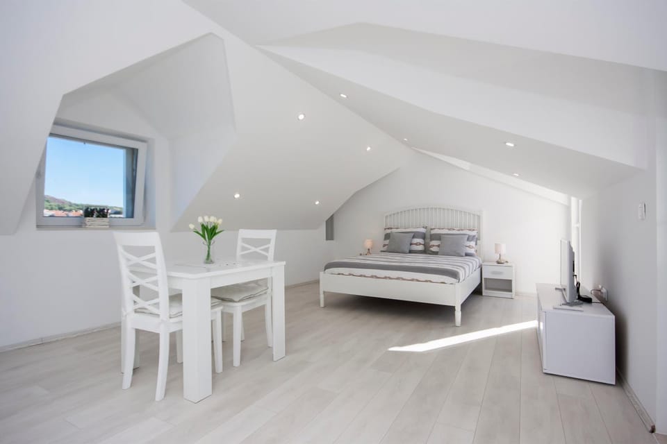 Living room, Dining area, Bedroom
