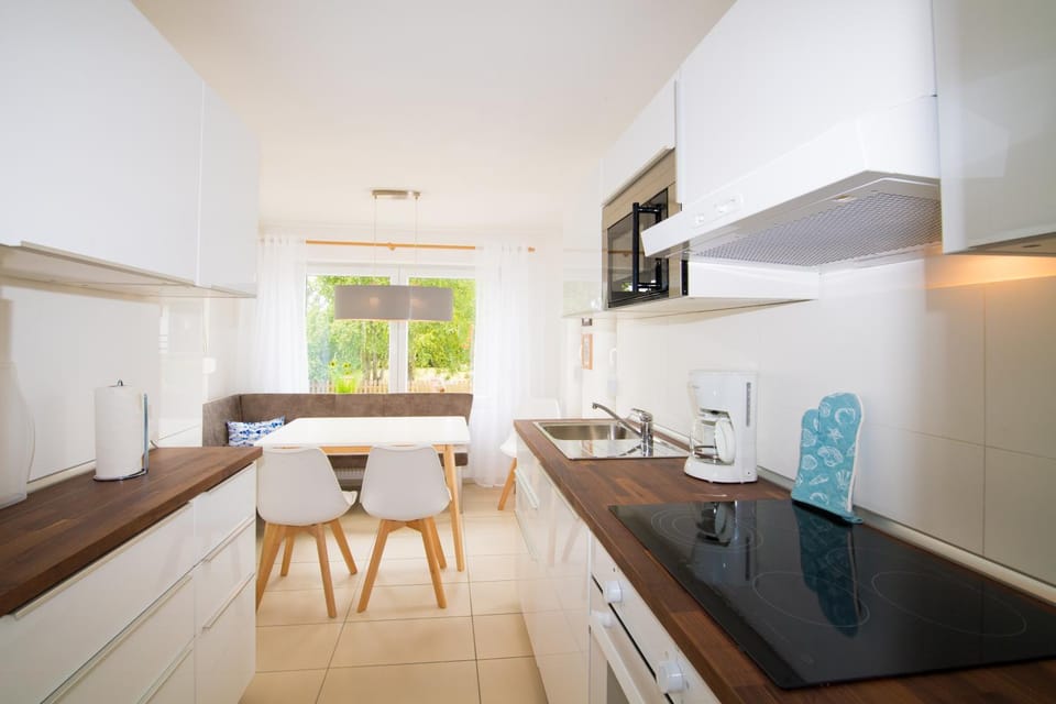 Kitchen or kitchenette, Dining area, minibar, pet friendly, stove