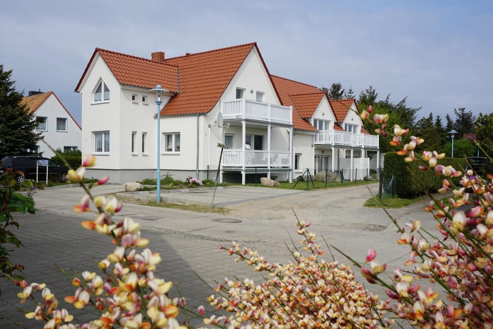 Property building, Off site, Area and facilities