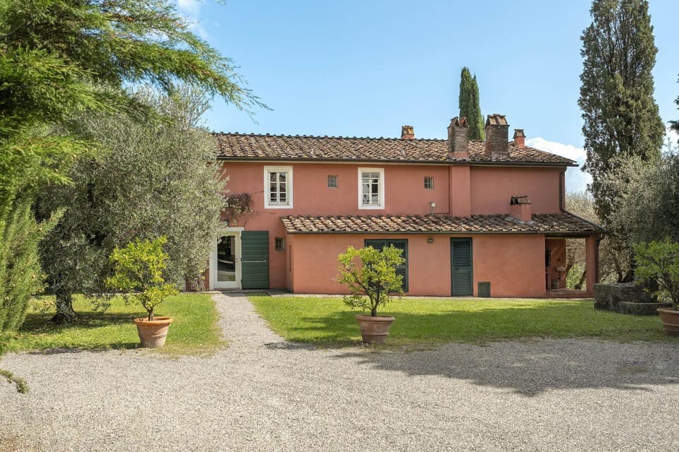 Il Vignale by Salogi Villas Villa in Lucca