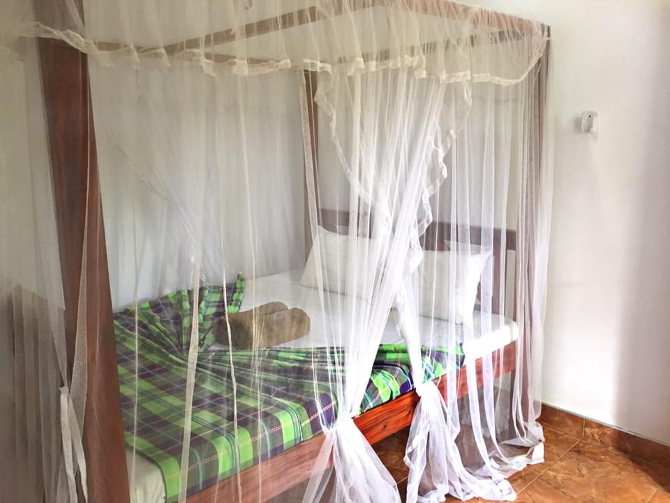 Day, Bedroom, On site
