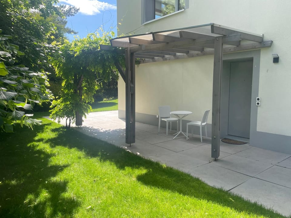 Facade/entrance, Garden view