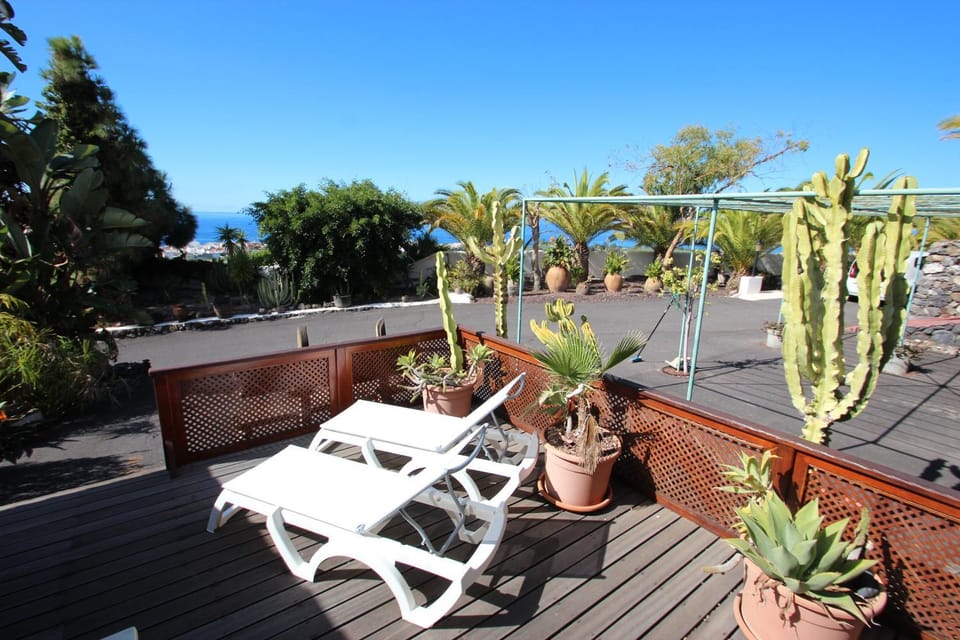 Natural landscape, Garden, Balcony/Terrace, Sea view, Area and facilities, sunbed