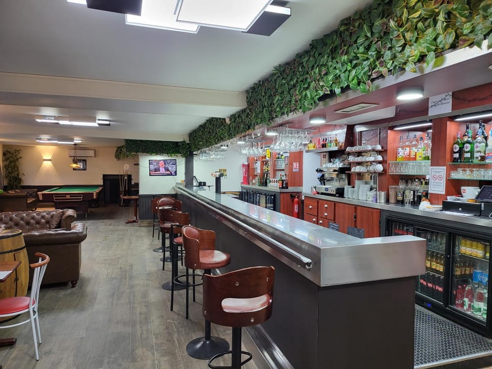 Restaurant/places to eat, TV and multimedia, Lounge or bar, Drinks