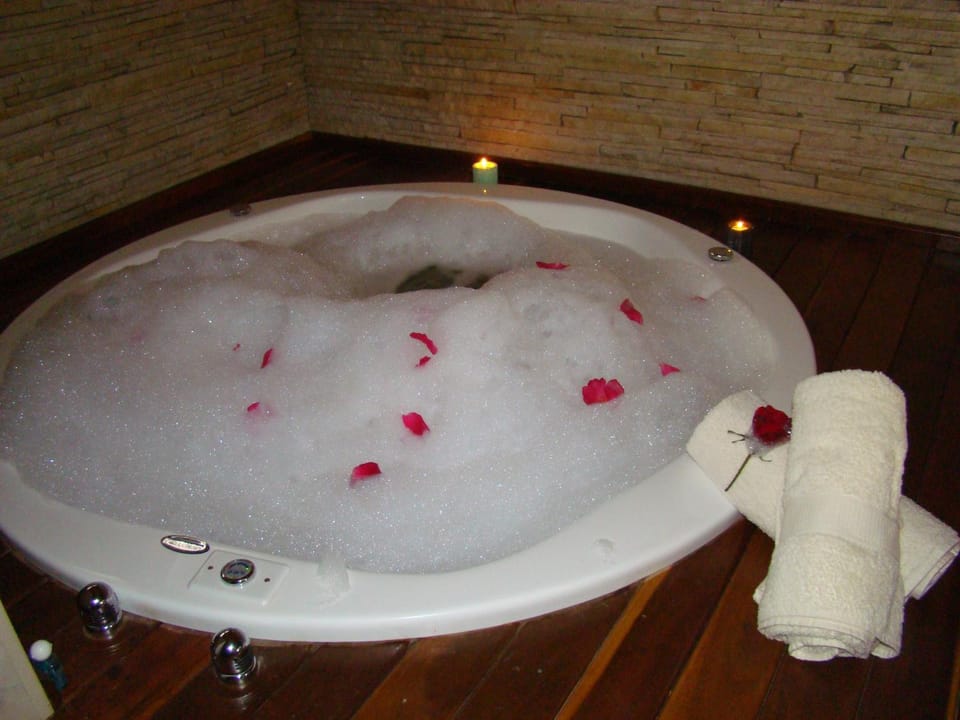 Hot Tub, Bathroom, Area and facilities