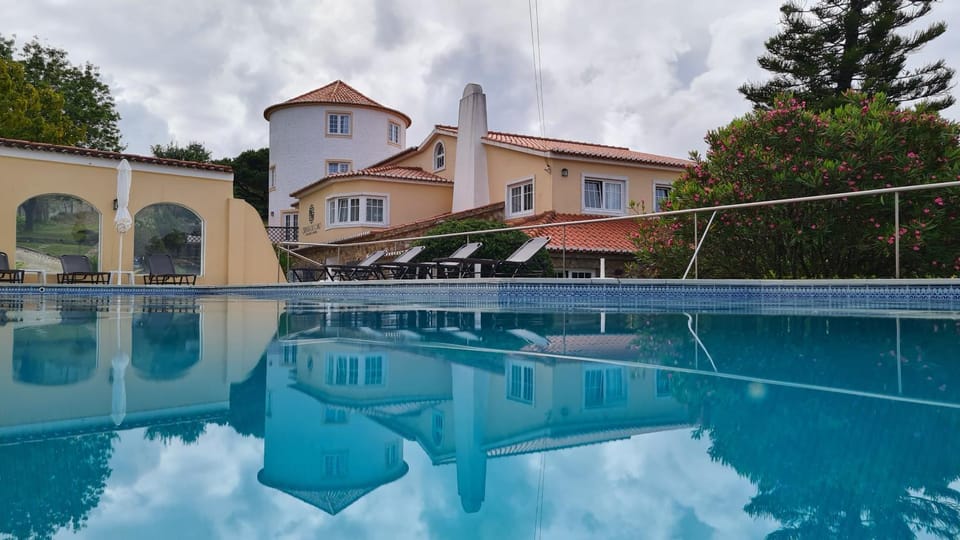 Property building, Facade/entrance, Pool view, Swimming pool, sunbed