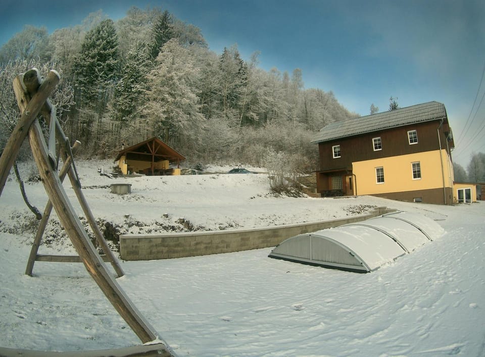 Property building, Natural landscape, Garden, Garden view, Mountain view, Pool view, Swimming pool