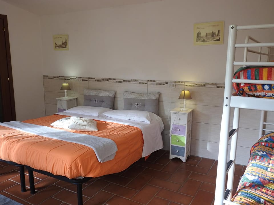 Bed, Photo of the whole room, Bedroom, bunk bed