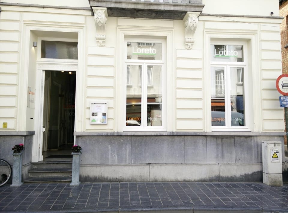 Property building, Facade/entrance