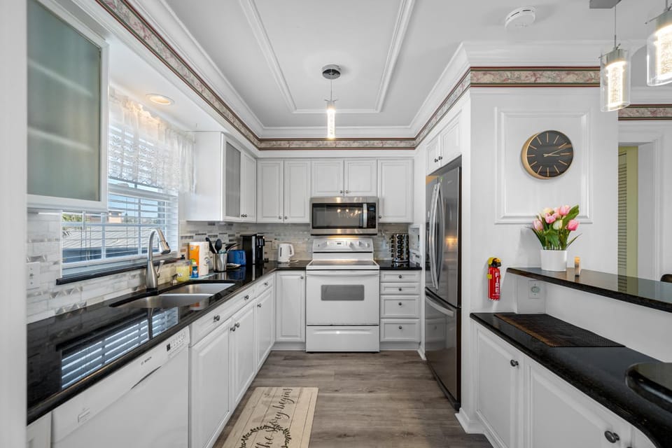 Carousel Suites -Redington Shores Apartment in Redington Shores