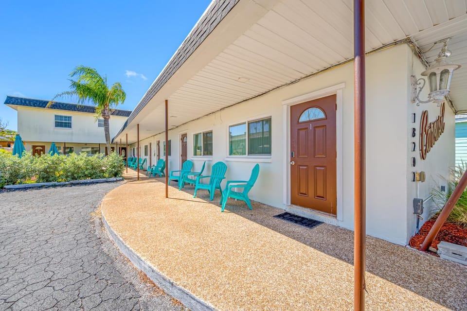 Carousel Suites -Redington Shores Apartment in Redington Shores