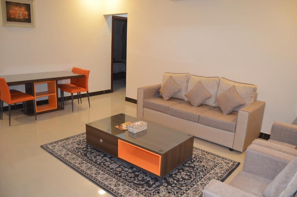 شقق المنزل الذهبي الحديث للشقق المخدومة Hotel in Eastern Province Saudi Arabia
