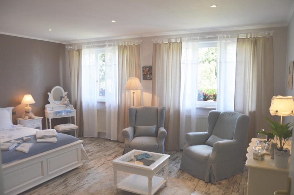 Seating area, Bedroom