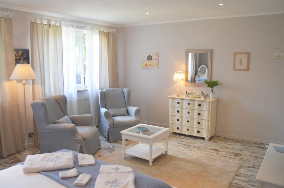 Seating area, Bedroom
