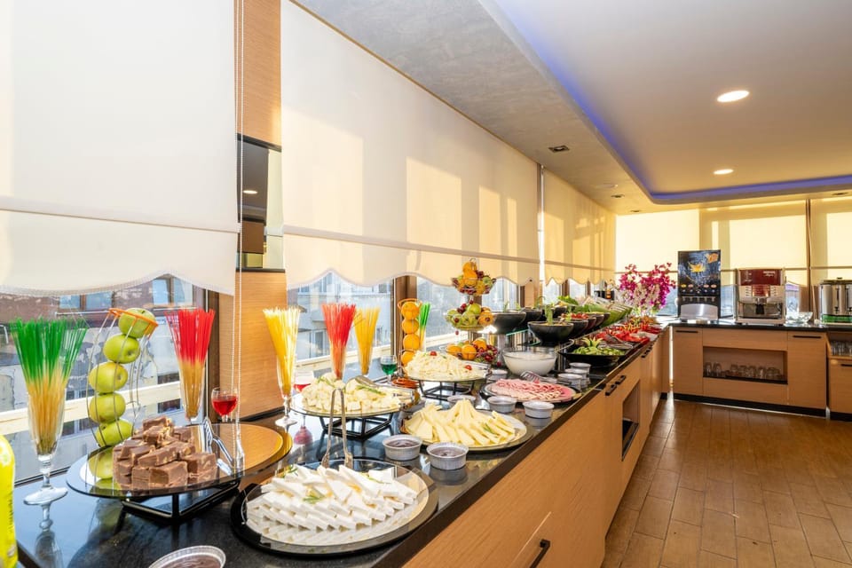 Restaurant/places to eat, Food and drinks, Food, Breakfast, Buffet breakfast, Drinks